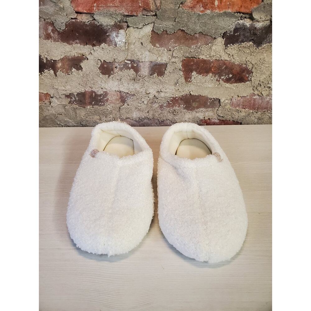 HOMETOP Unisex Slippers US 7-8 White Fuzzy Plush Slip On Cozy House Shoes - Picture 5 of 5